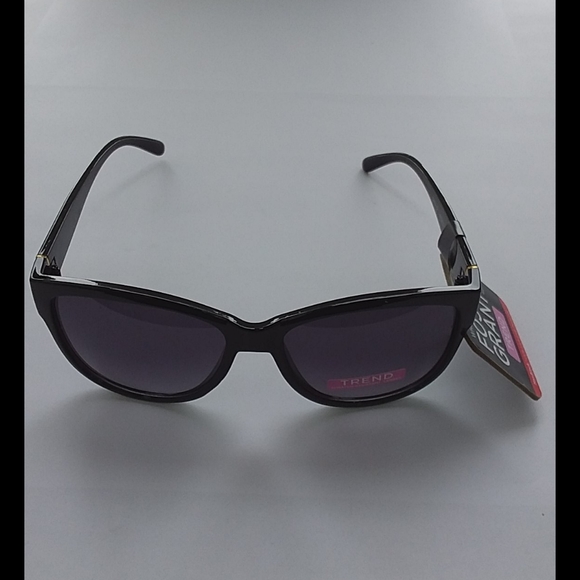 NWT Classic Trendy Black Foster Grant Sunglasses - Picture 2 of 4